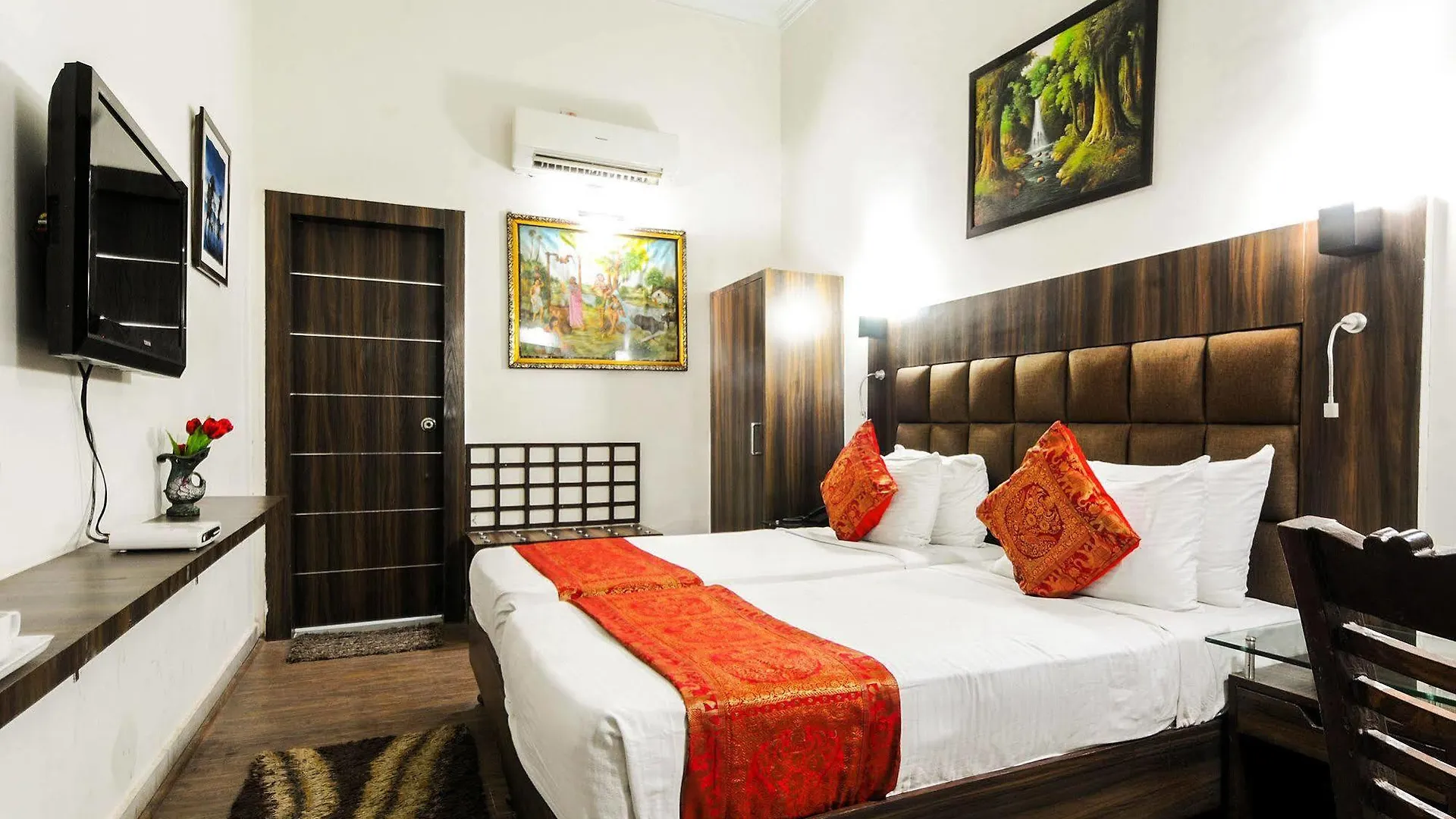 Zo Rooms Vip Road Kalakriti Agra  India