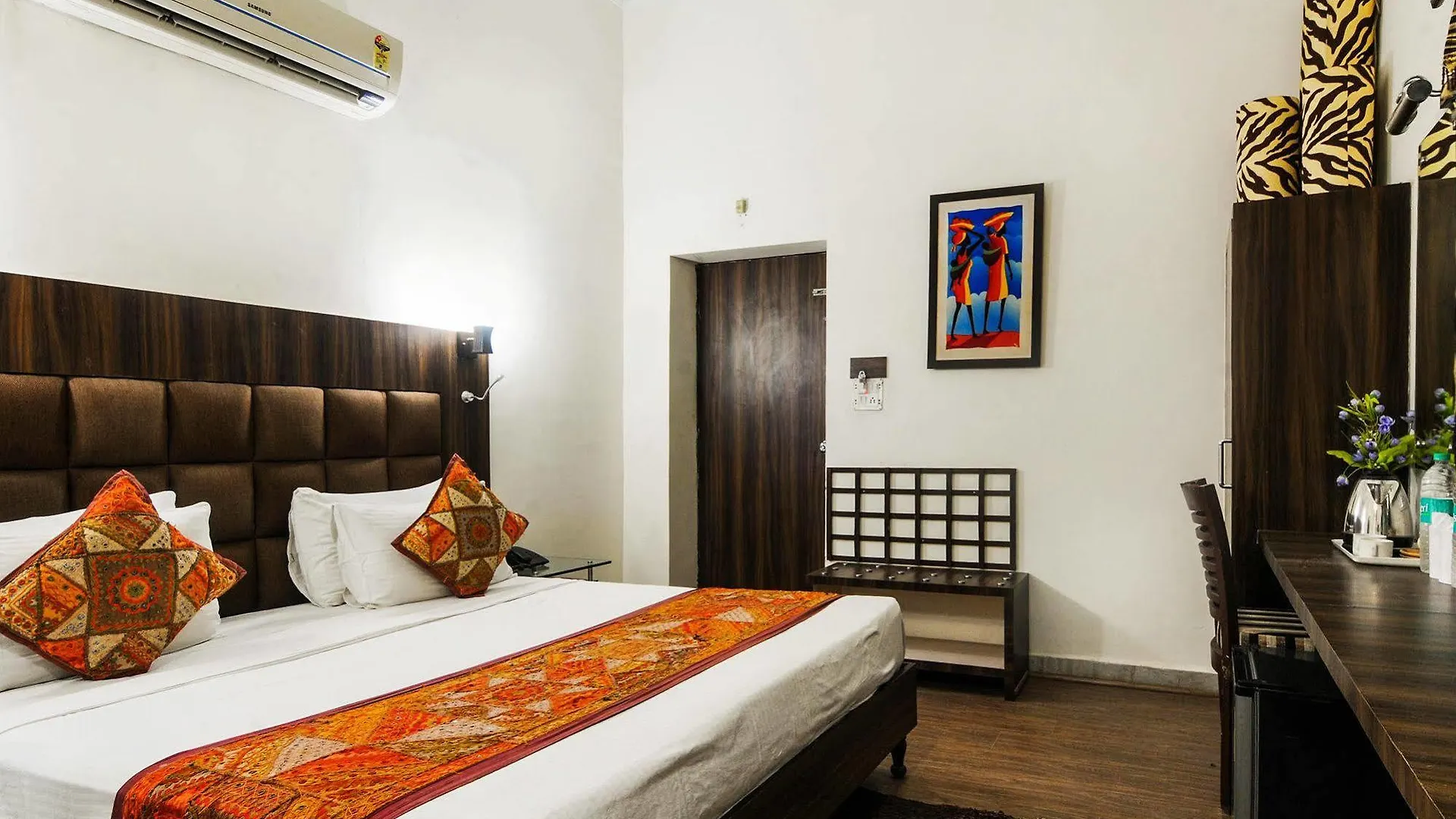 Zo Rooms Vip Road Kalakriti Agra