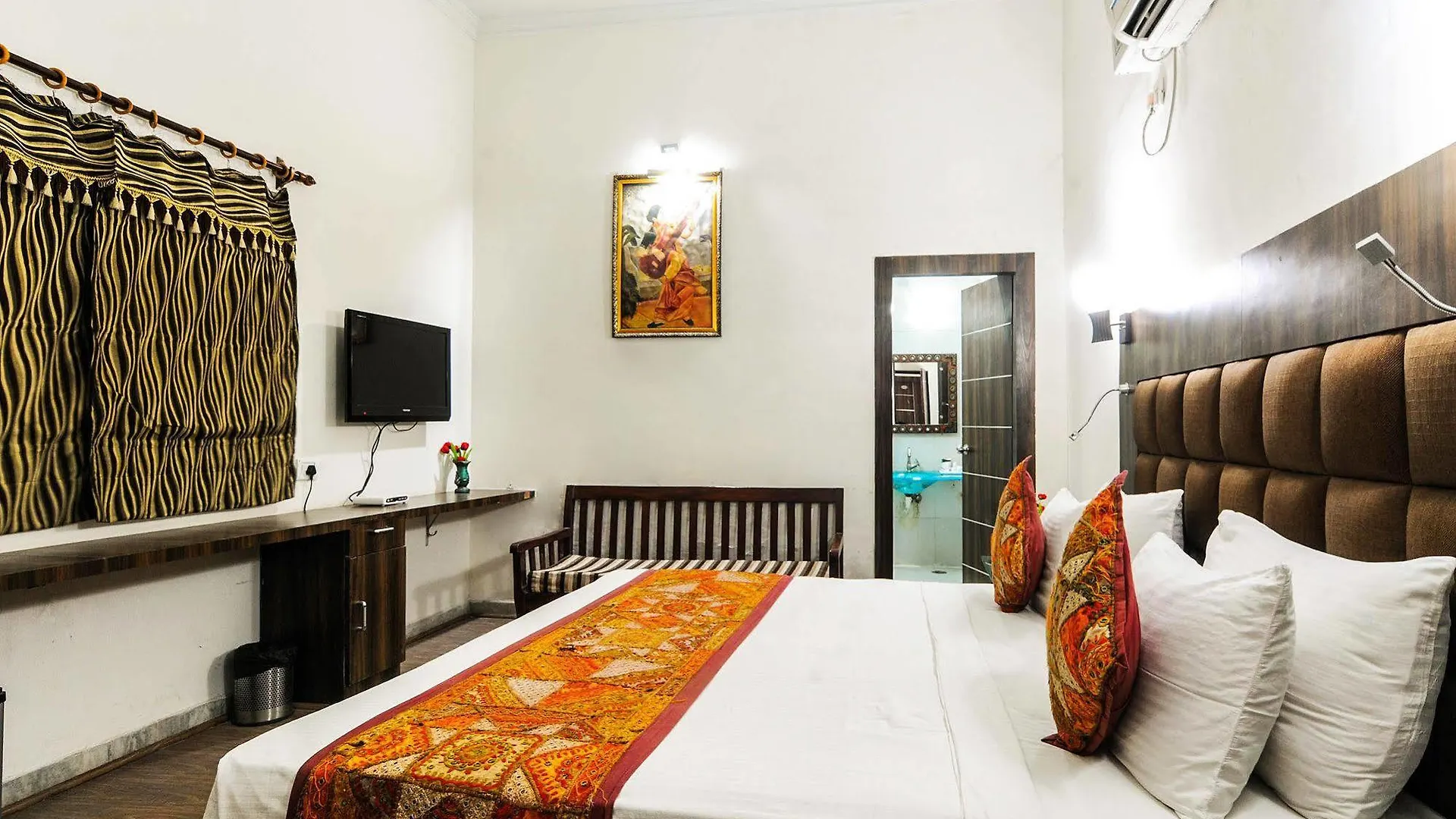 Zo Rooms Vip Road Kalakriti Agra  Hotel